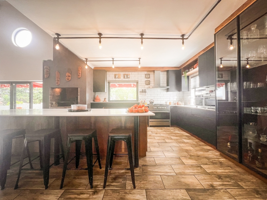 5 Bedroom Property for Sale in Myburgh Park Western Cape
